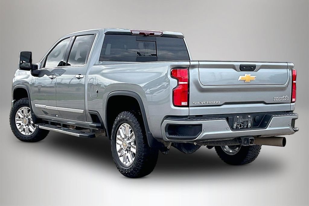 Used 2025 Chevrolet Silverado 2500 High Country w/ High Country Premium Package AWD/4WD image 4