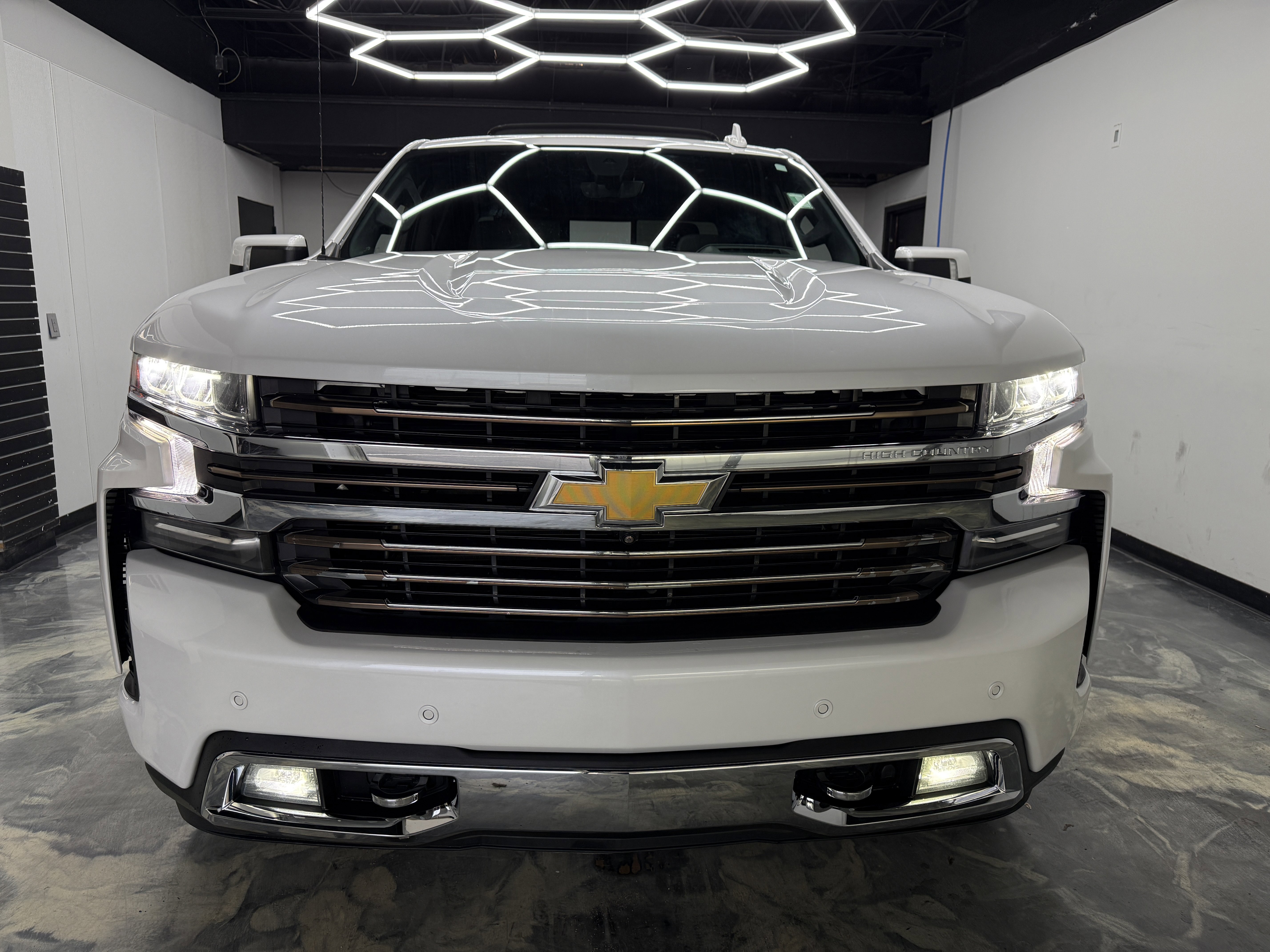 Used 2022 Chevrolet Silverado 1500 High Country w/ Technology Package image 7