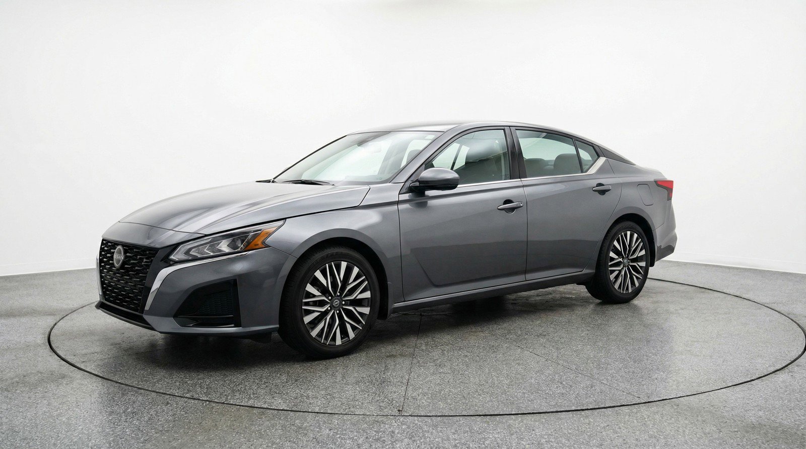 Used 2025 Nissan Altima 2.5 SV FWD image 3