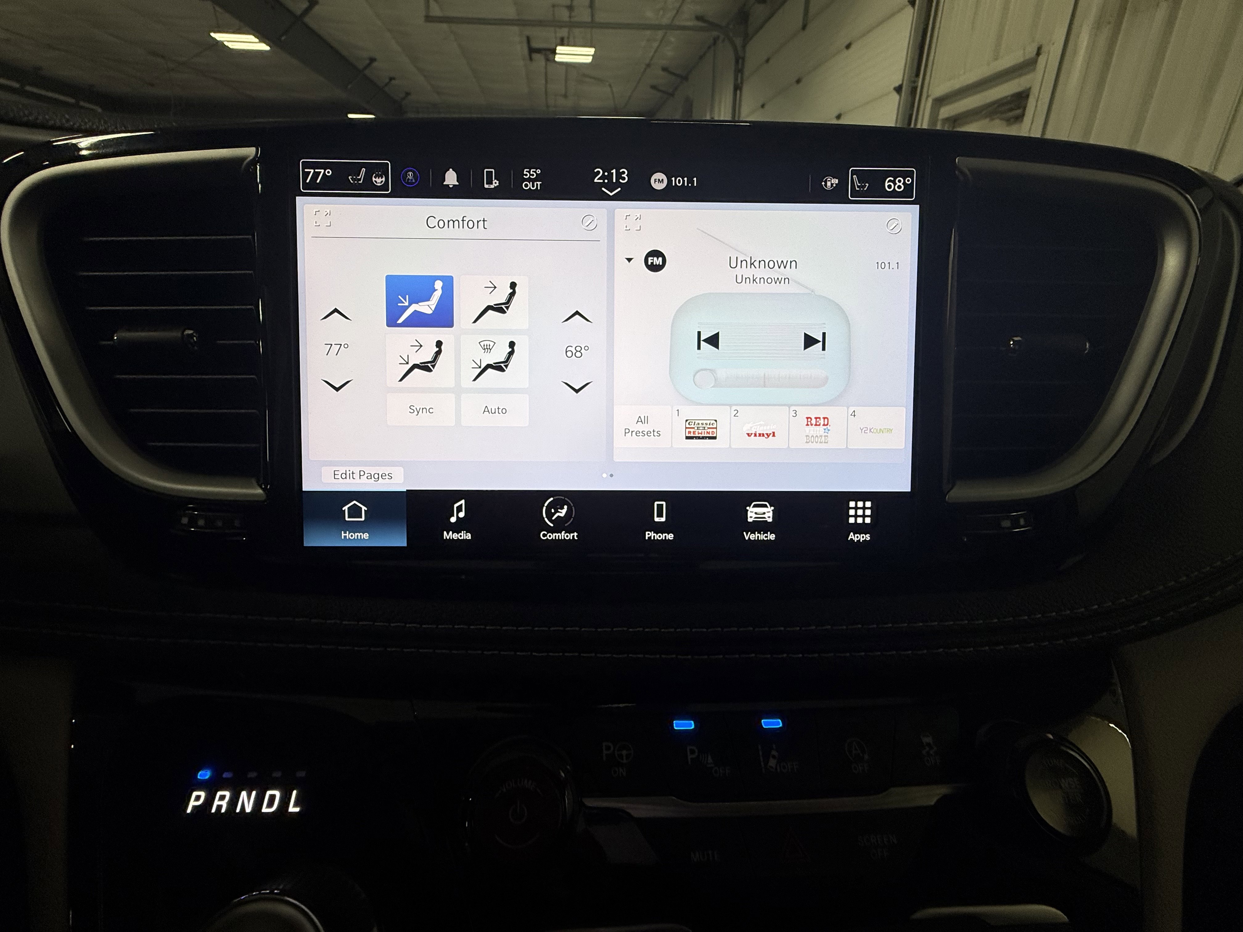 Used 2024 Chrysler Pacifica Touring-L image 27