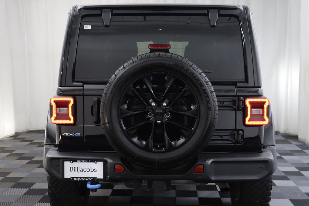 Used 2024 Jeep Wrangler Unlimited Sahara w/ Technology Group AWD/4WD image 17