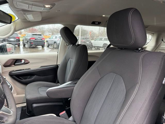 Certified 2023 Chrysler Voyager LX FWD image 8
