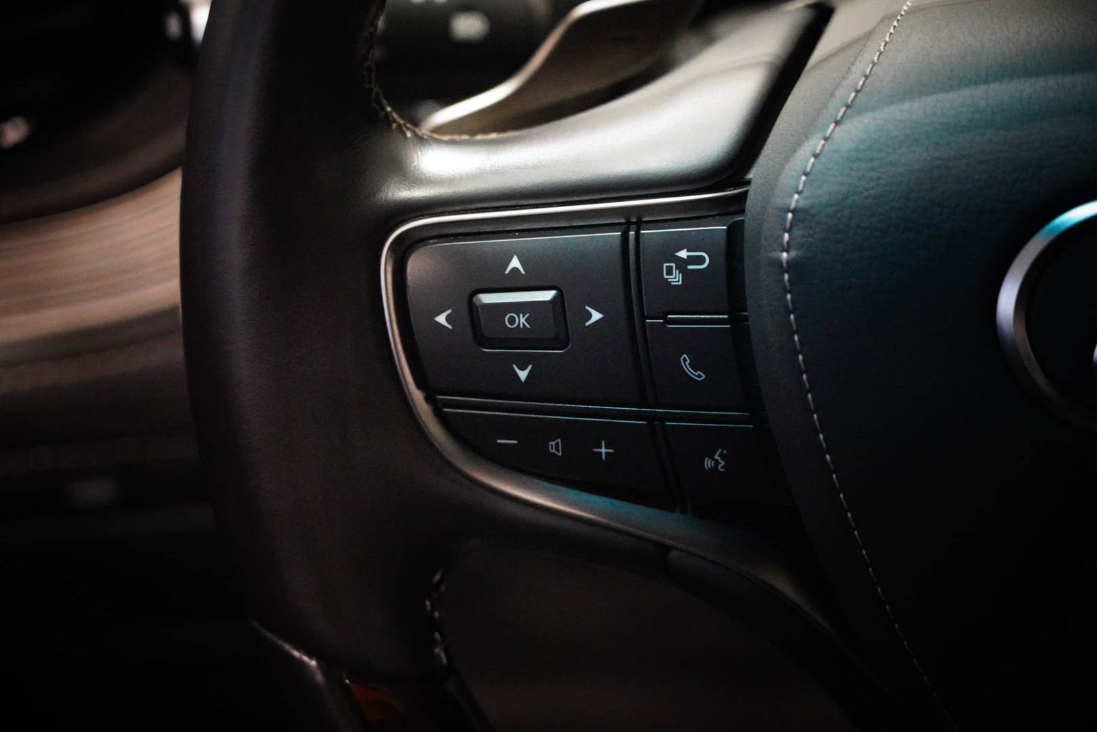 Used 2023 Lexus LS 500 LS 500 w/ Luxury Package image 17