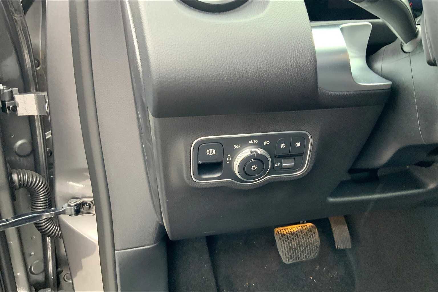 Certified 2025 Mercedes-Benz GLB 250 image 12