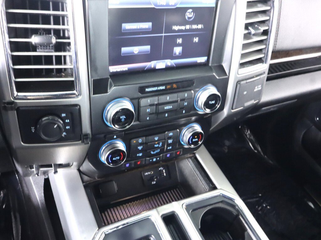 Used 2015 Ford F150 Platinum w/ Equipment Group 701A Luxury image 19
