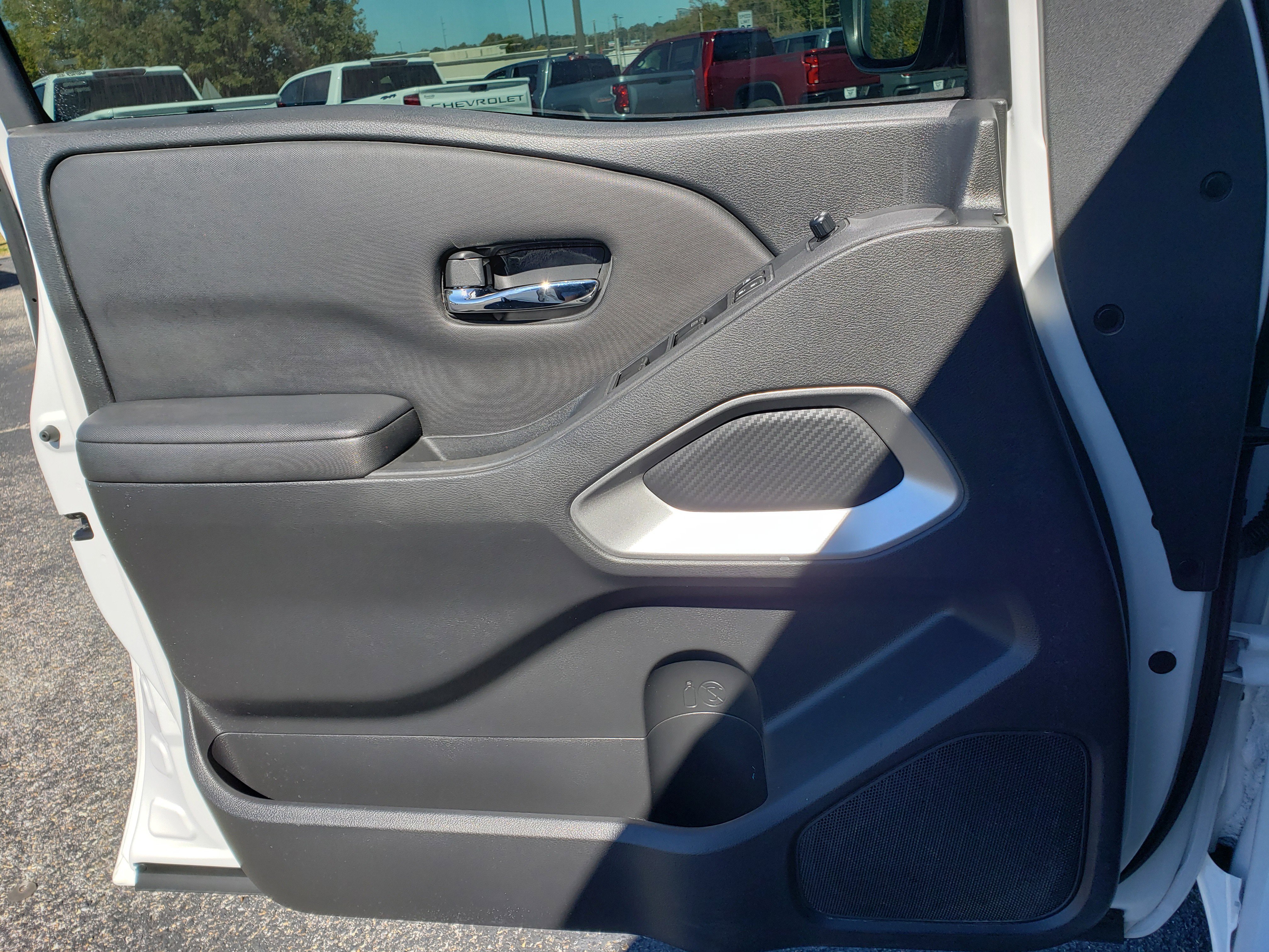 Used 2022 Nissan Frontier SV w/ Technology Package image 11