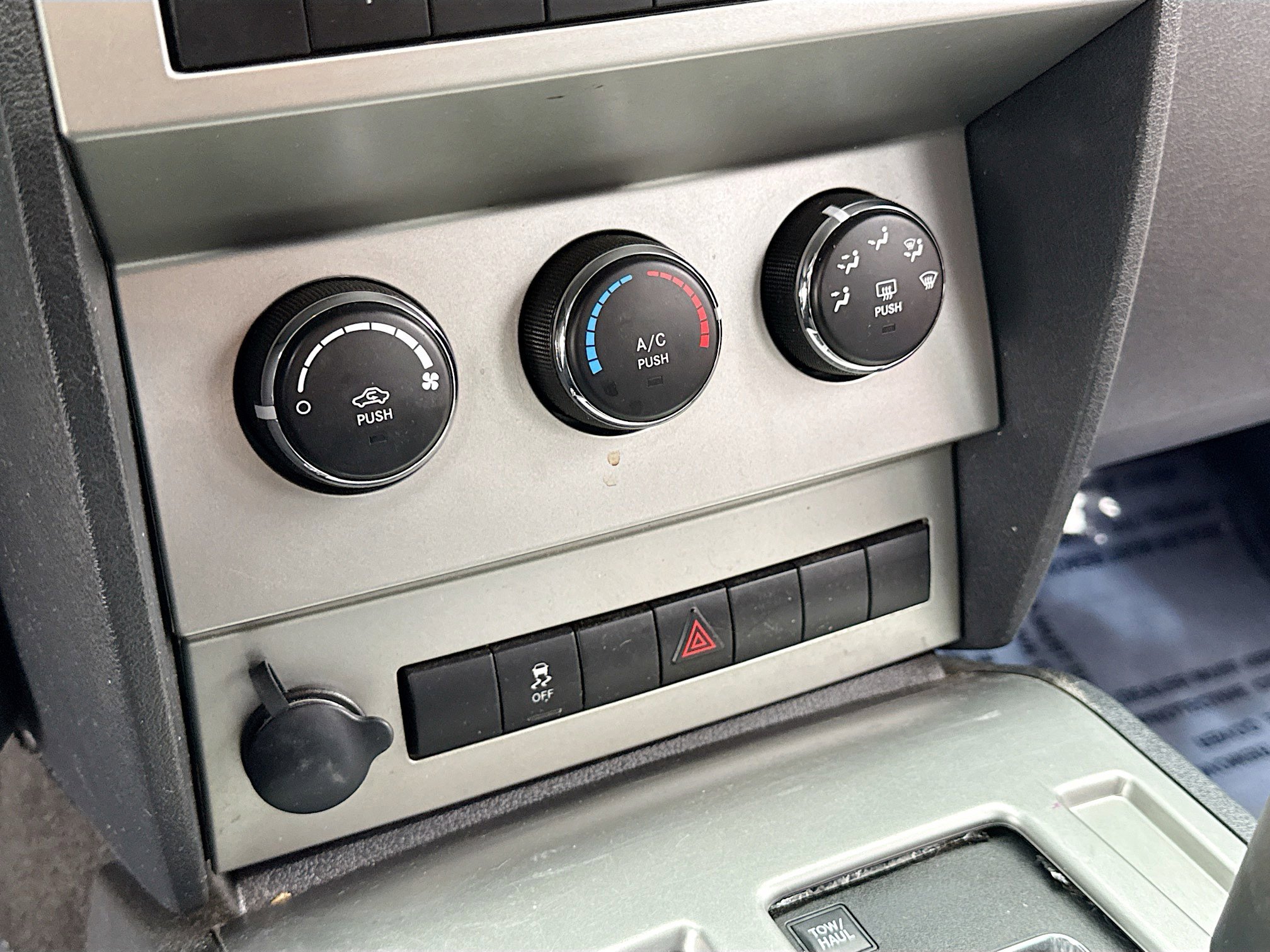 Used 2010 Dodge Nitro Heat image 11