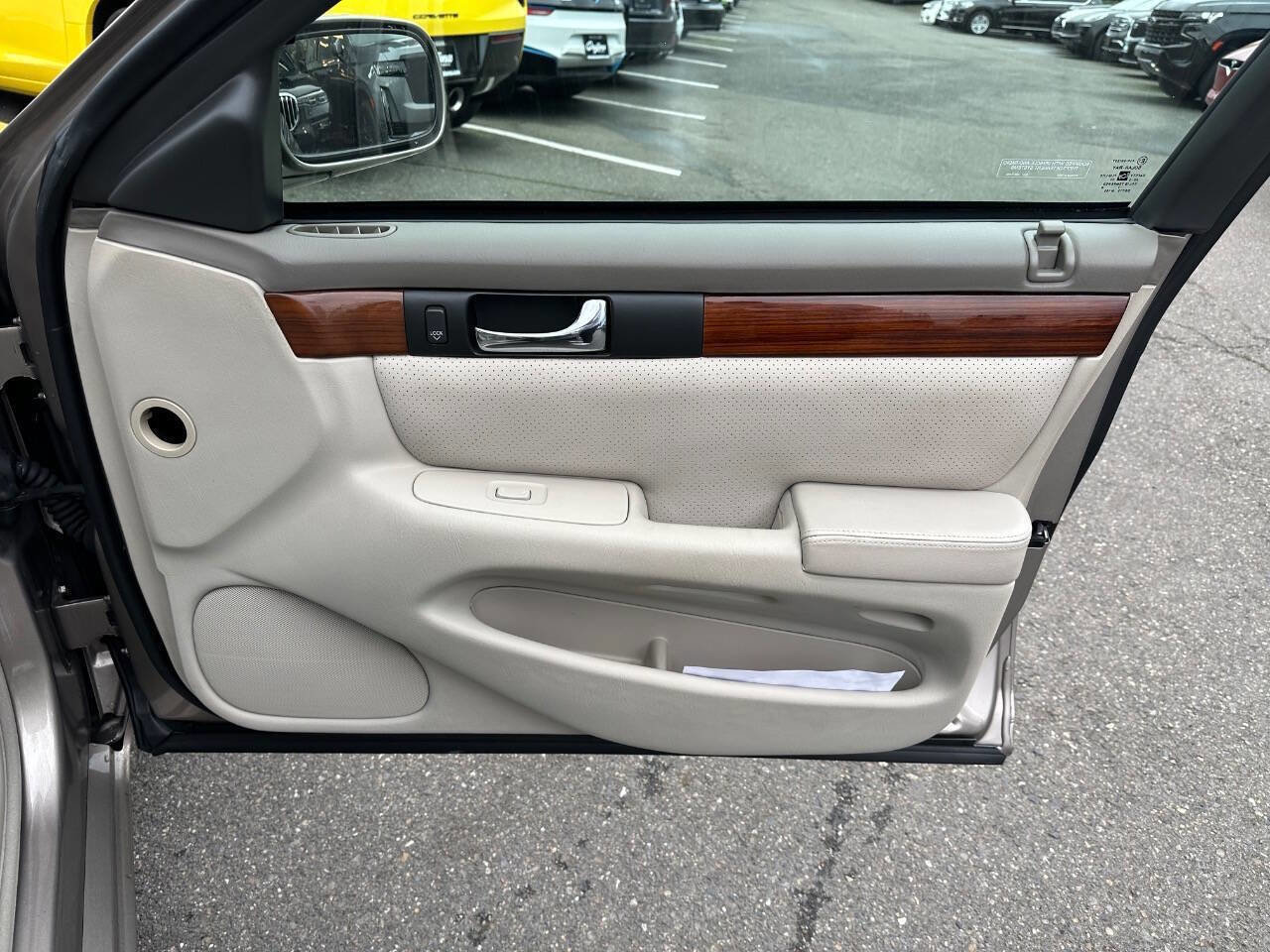 Used 2001 Cadillac Seville STS w/ Luxury Pkg image 19