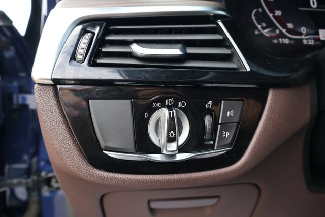 Used 2022 BMW 540i w/ Executive Package RWD image 17