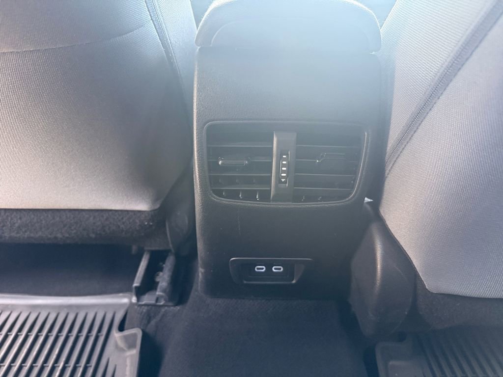 Used 2024 Toyota Corolla Cross SE image 30