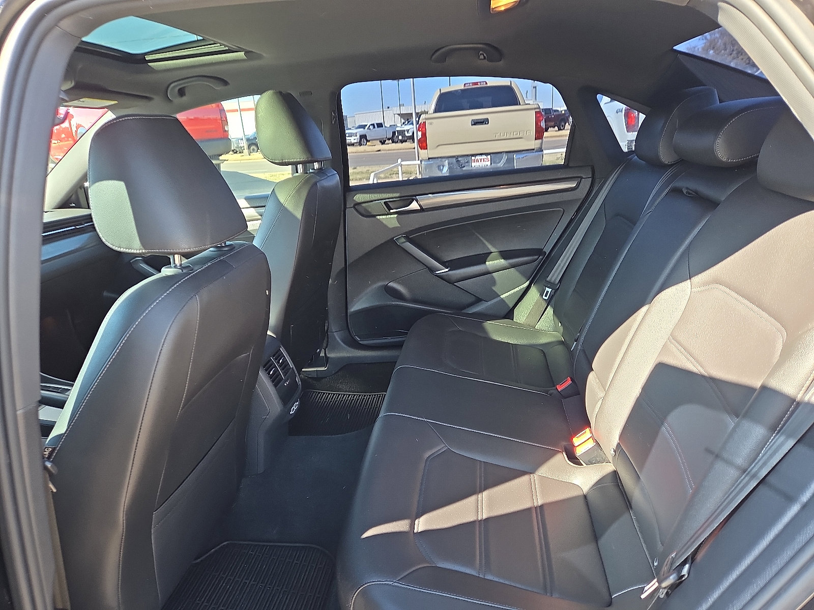 Used 2021 Volkswagen Passat 2.0T R-Line image 8