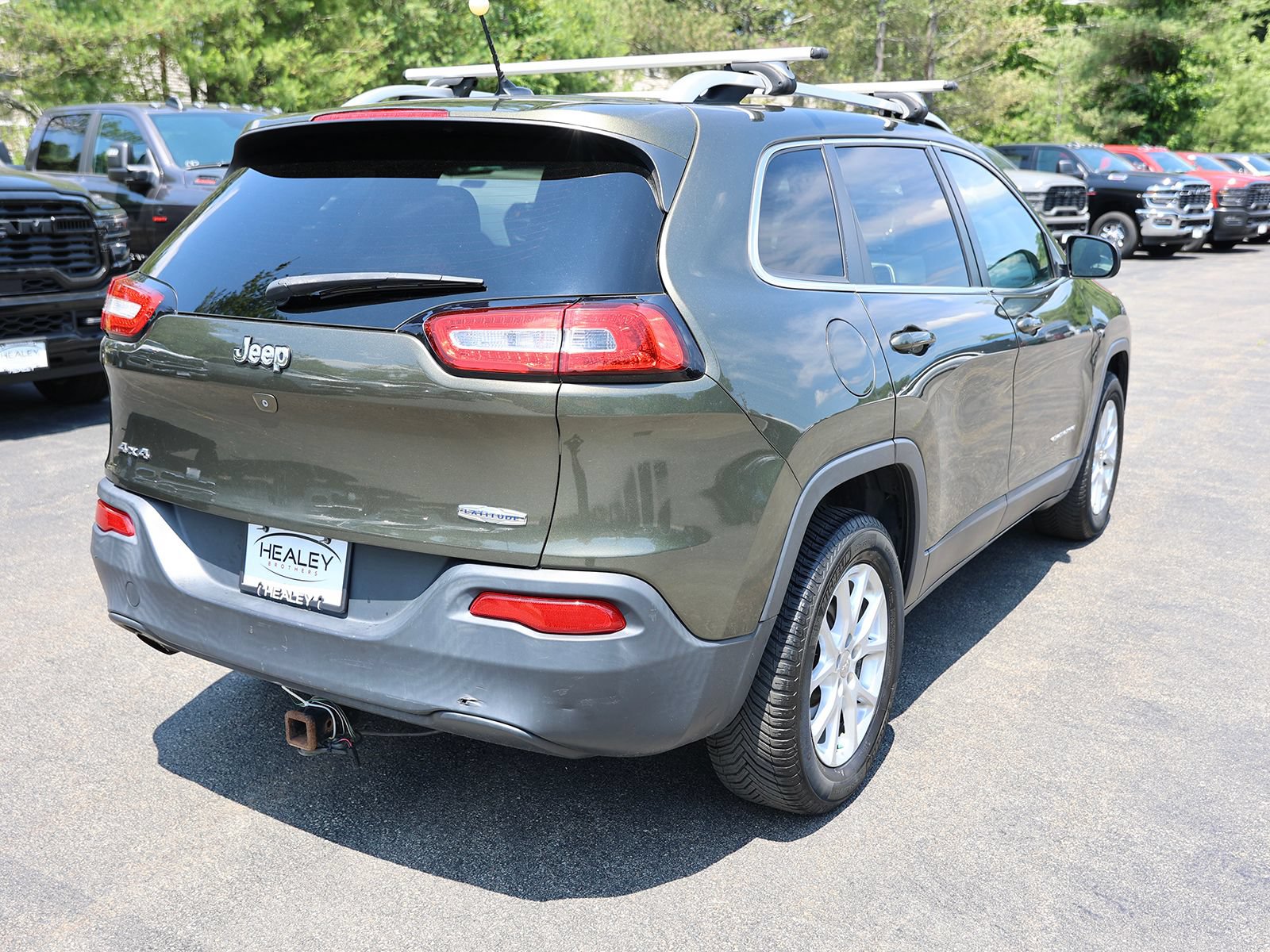 Used 2015 Jeep Cherokee Latitude w/ Cold Weather Group AWD/4WD image 7