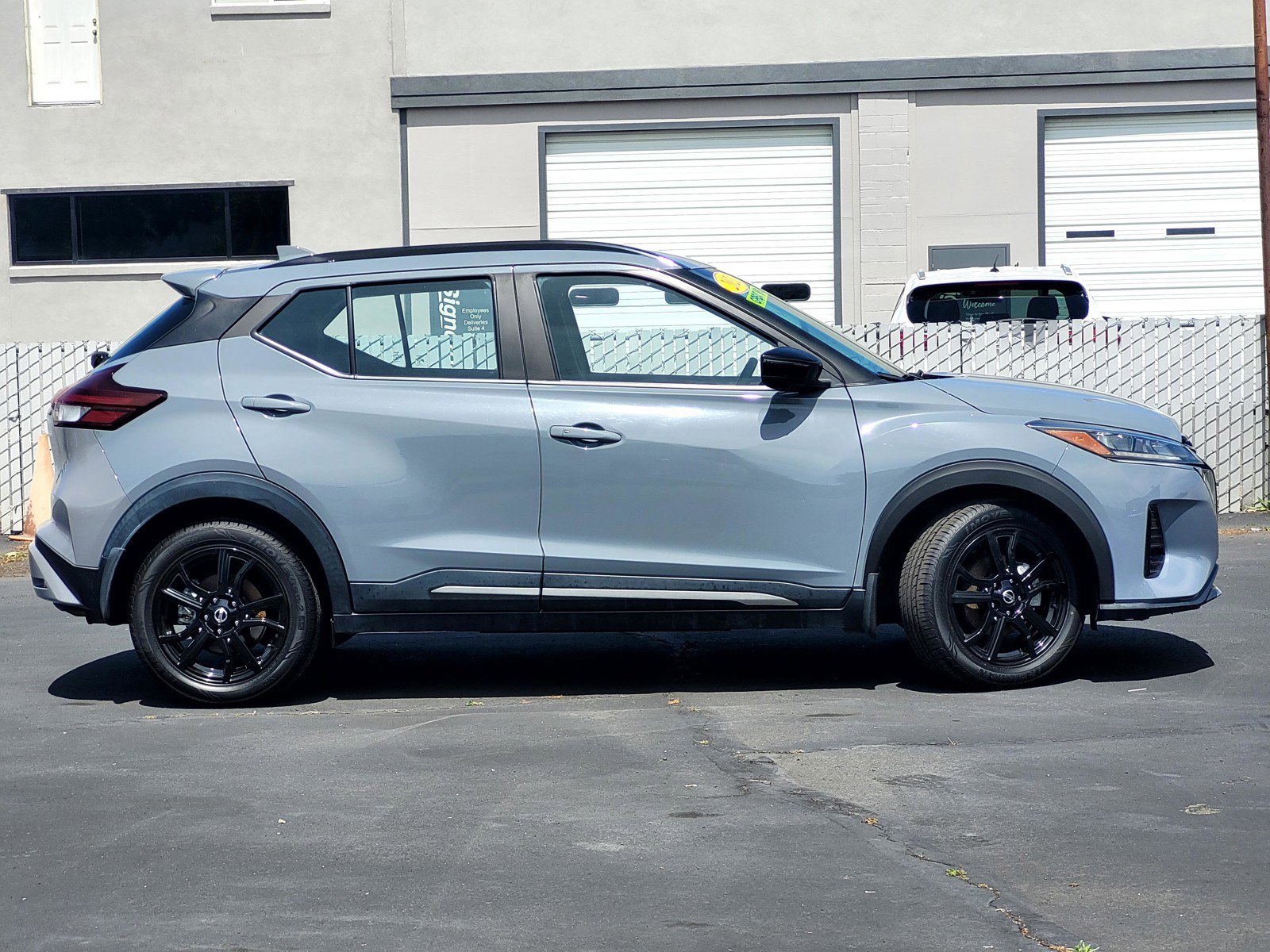 Certified 2021 Nissan Kicks SR FWD image 3