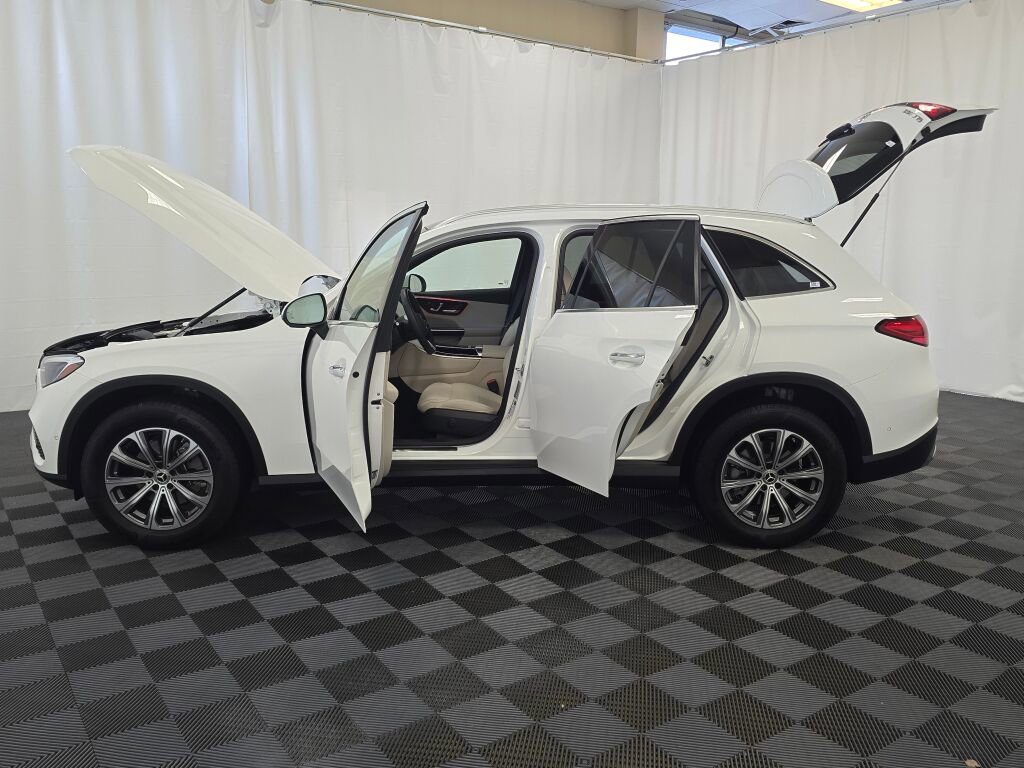 Used 2025 Mercedes-Benz GLC 300 GLC 300 image 12