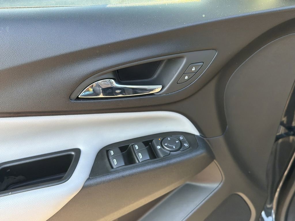 Used 2022 Chevrolet Equinox LS FWD image 22