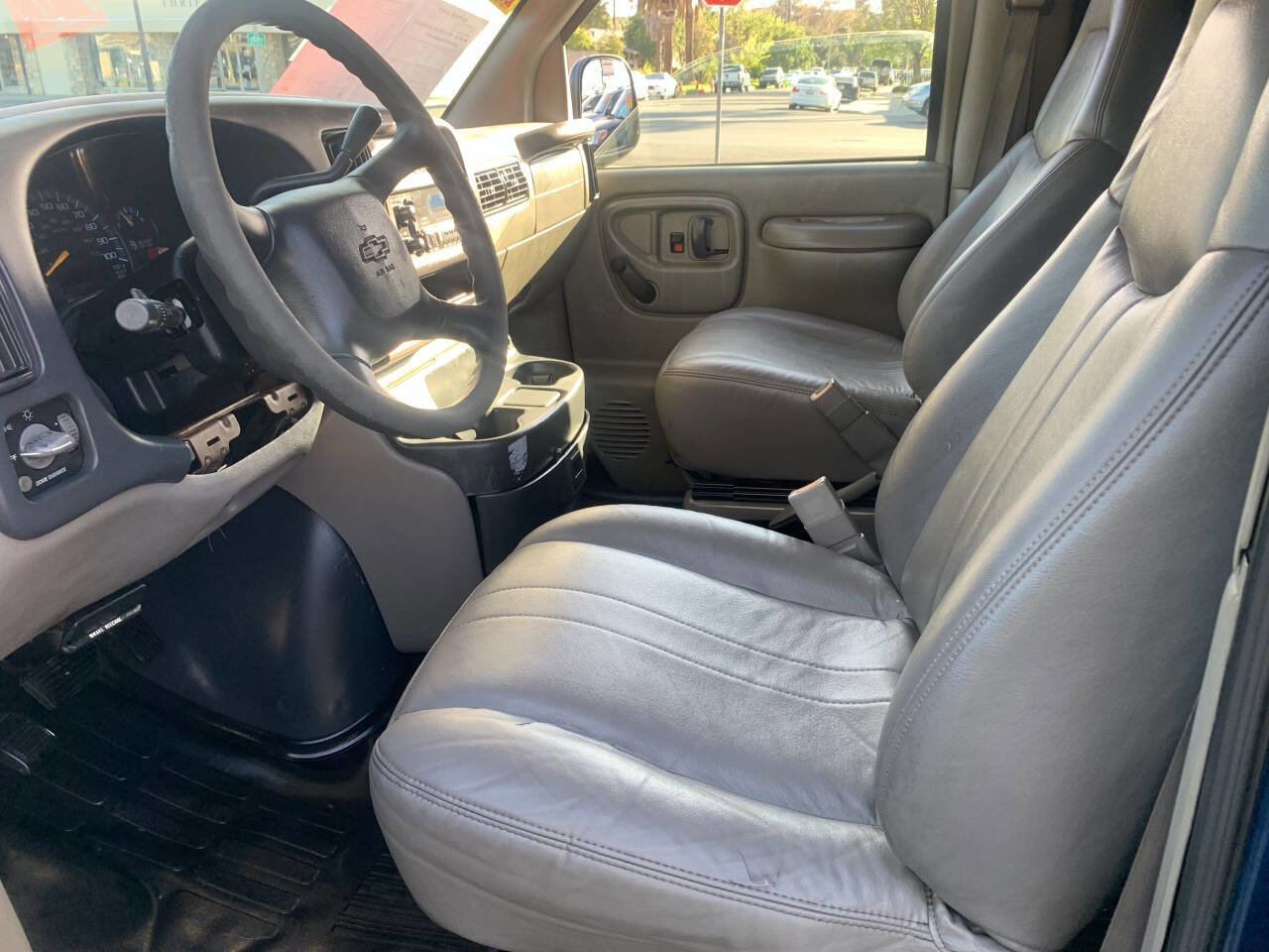 Used 2000 Chevrolet Express 1500 image 13