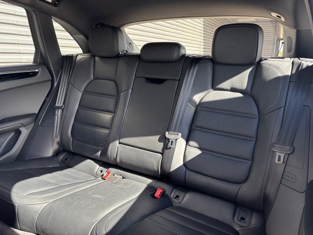 Certified 2025 Porsche Macan image 25