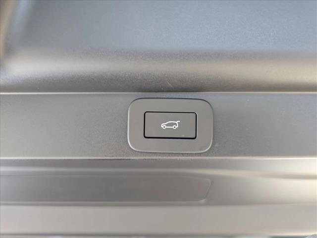 New 2025 Land Rover Range Rover SE image 12