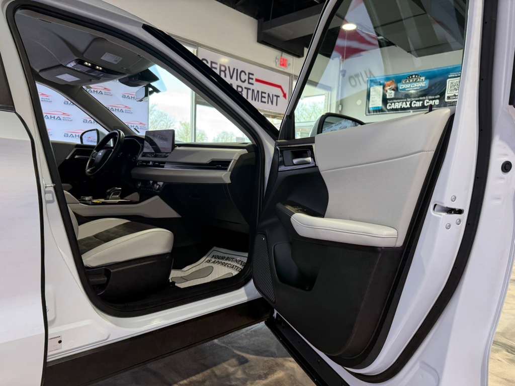 Used 2025 Mitsubishi Outlander Trail Edition image 51