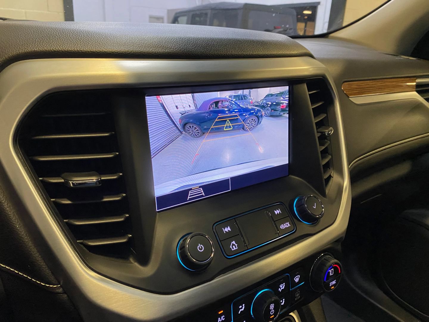 Used 2022 GMC Acadia SLE FWD image 13