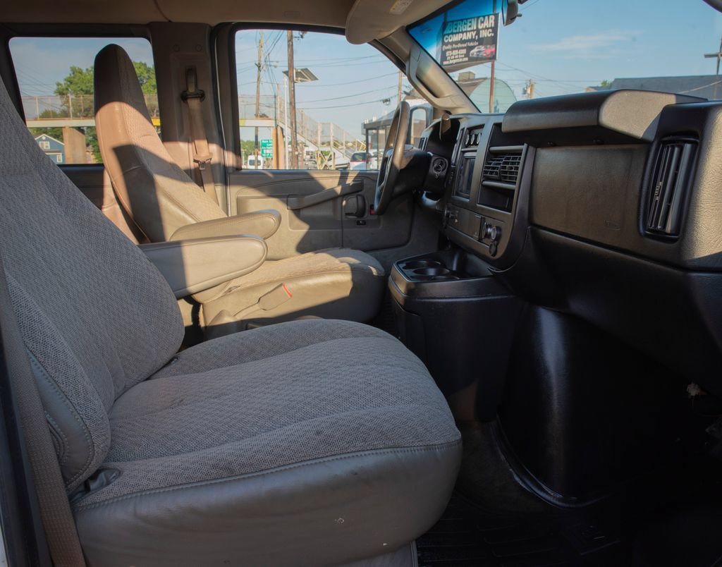Used 2016 Chevrolet Express 3500 LT w/ LT Preferred Equipment Group RWD image 19
