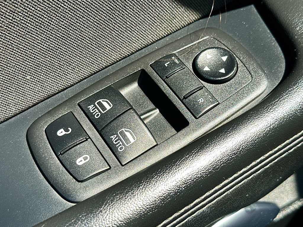 Used 2023 Dodge Challenger SXT RWD image 17