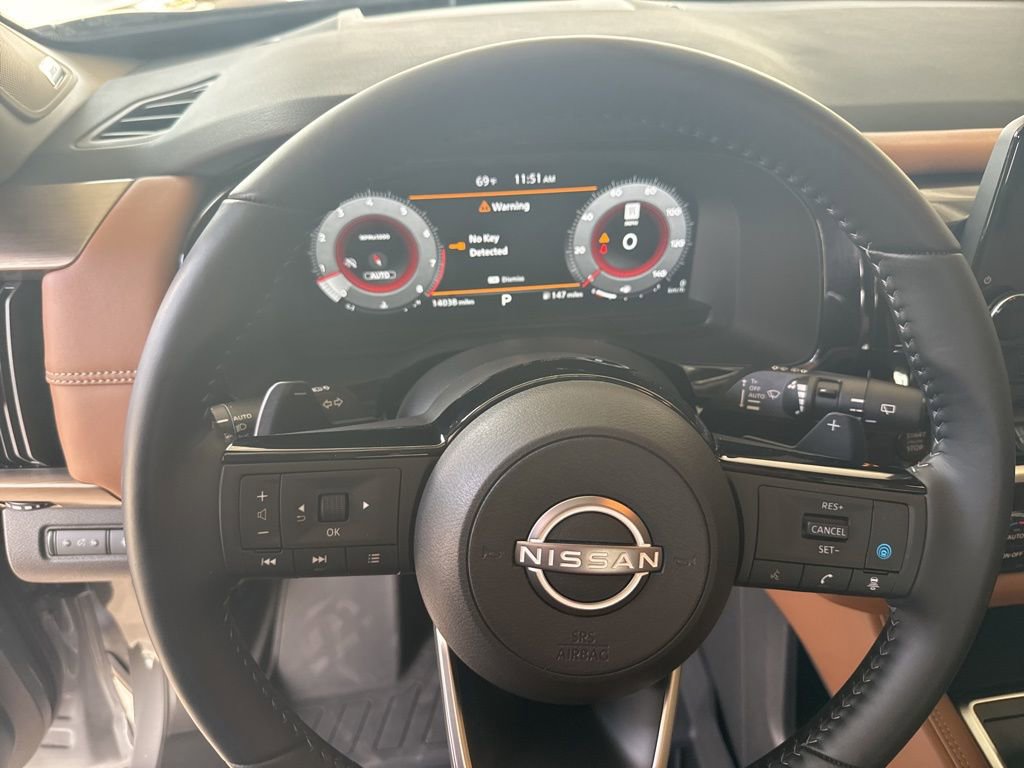 Used 2025 Nissan Pathfinder Platinum AWD/4WD image 12