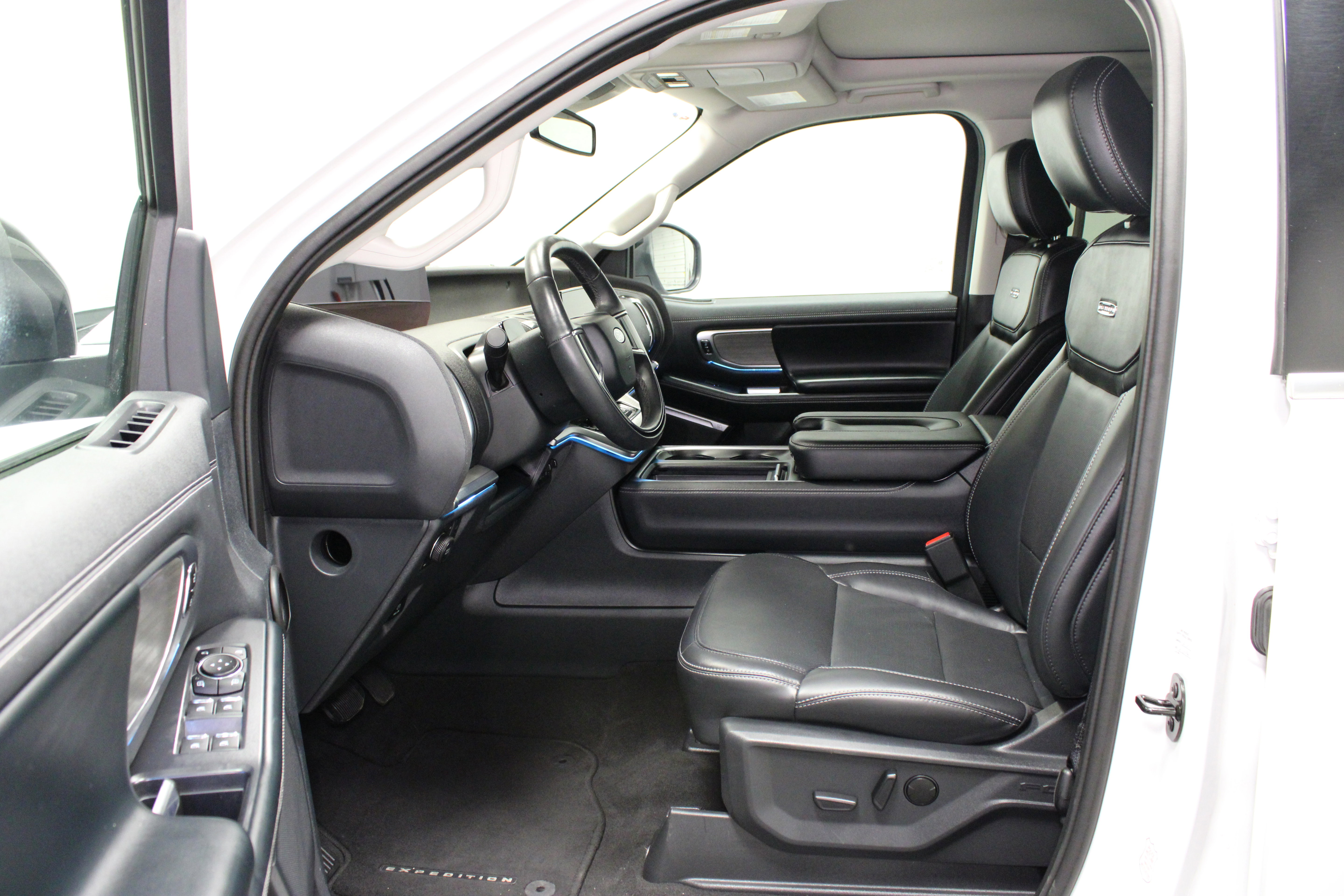 Used 2025 Ford Expedition Max Platinum AWD/4WD image 22