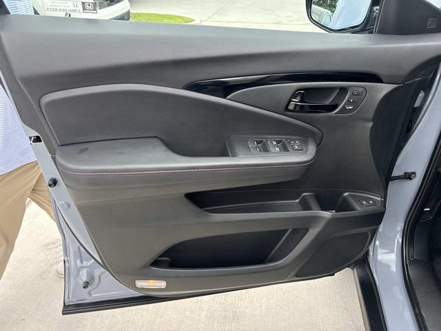Certified 2025 Honda Passport Black Edition image 19