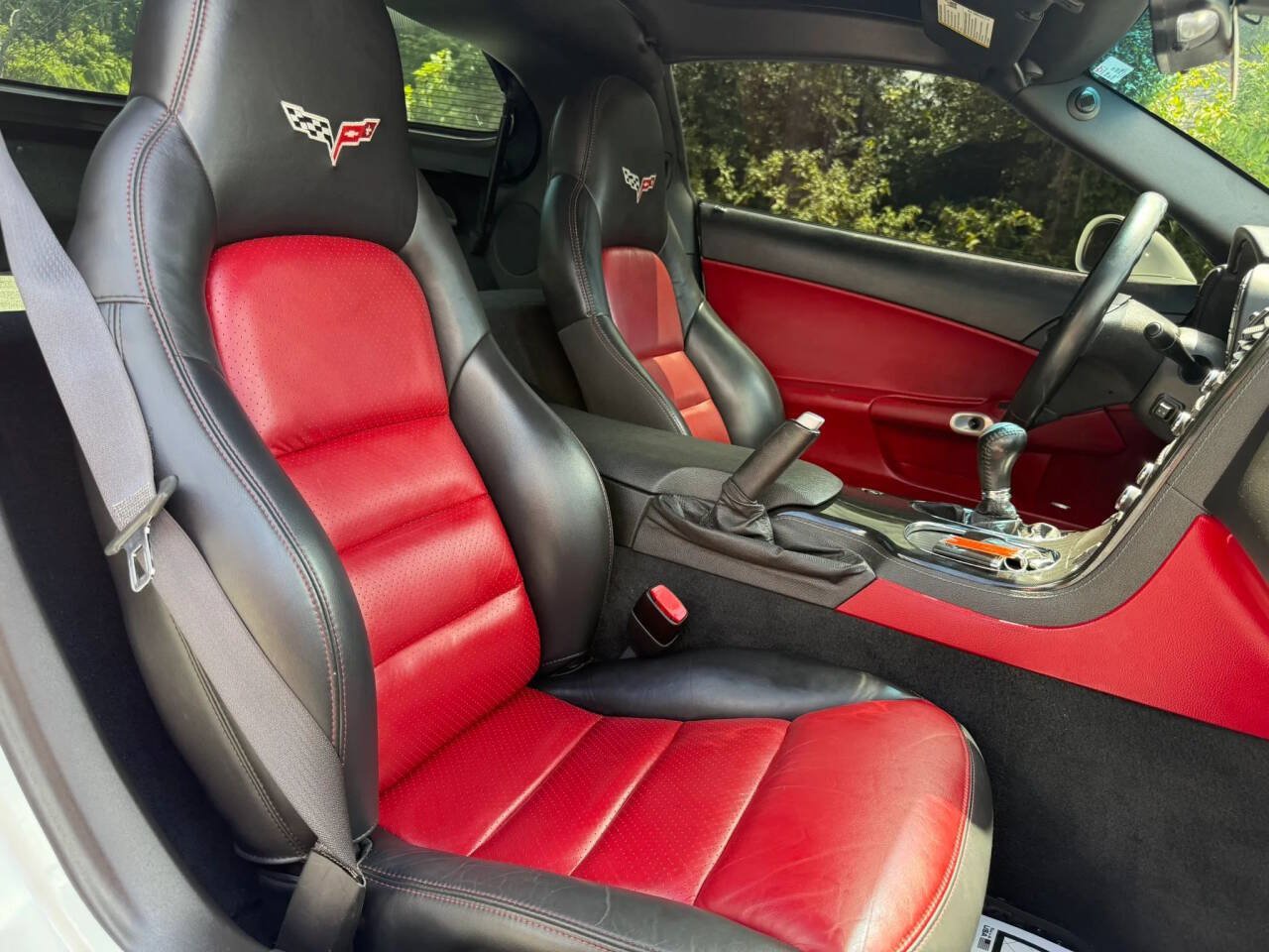 Used 2010 Chevrolet Corvette Coupe w/ Preferred Equipment Group RWD image 19