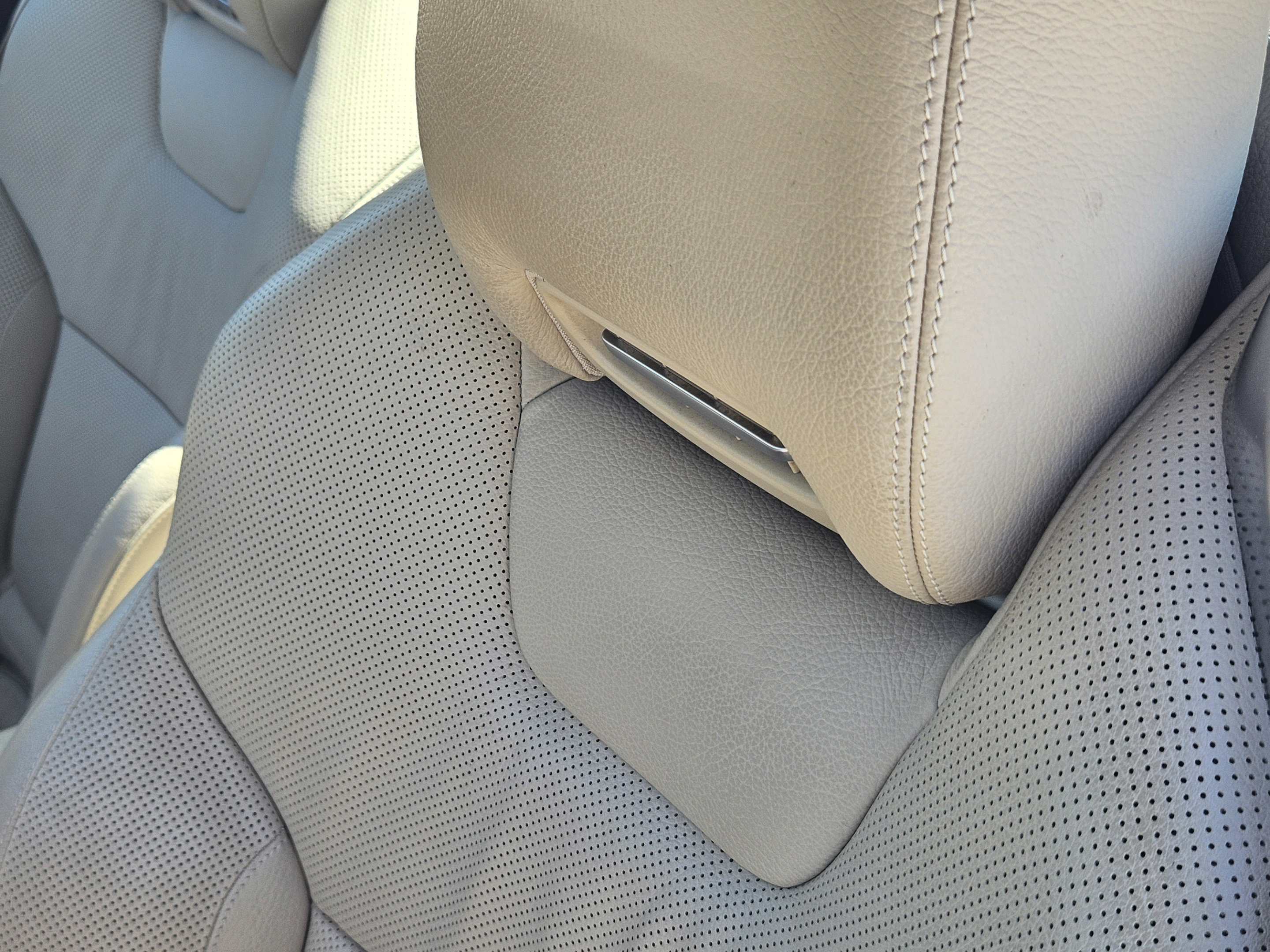 Used 2013 Mercedes-Benz SL 550 image 7