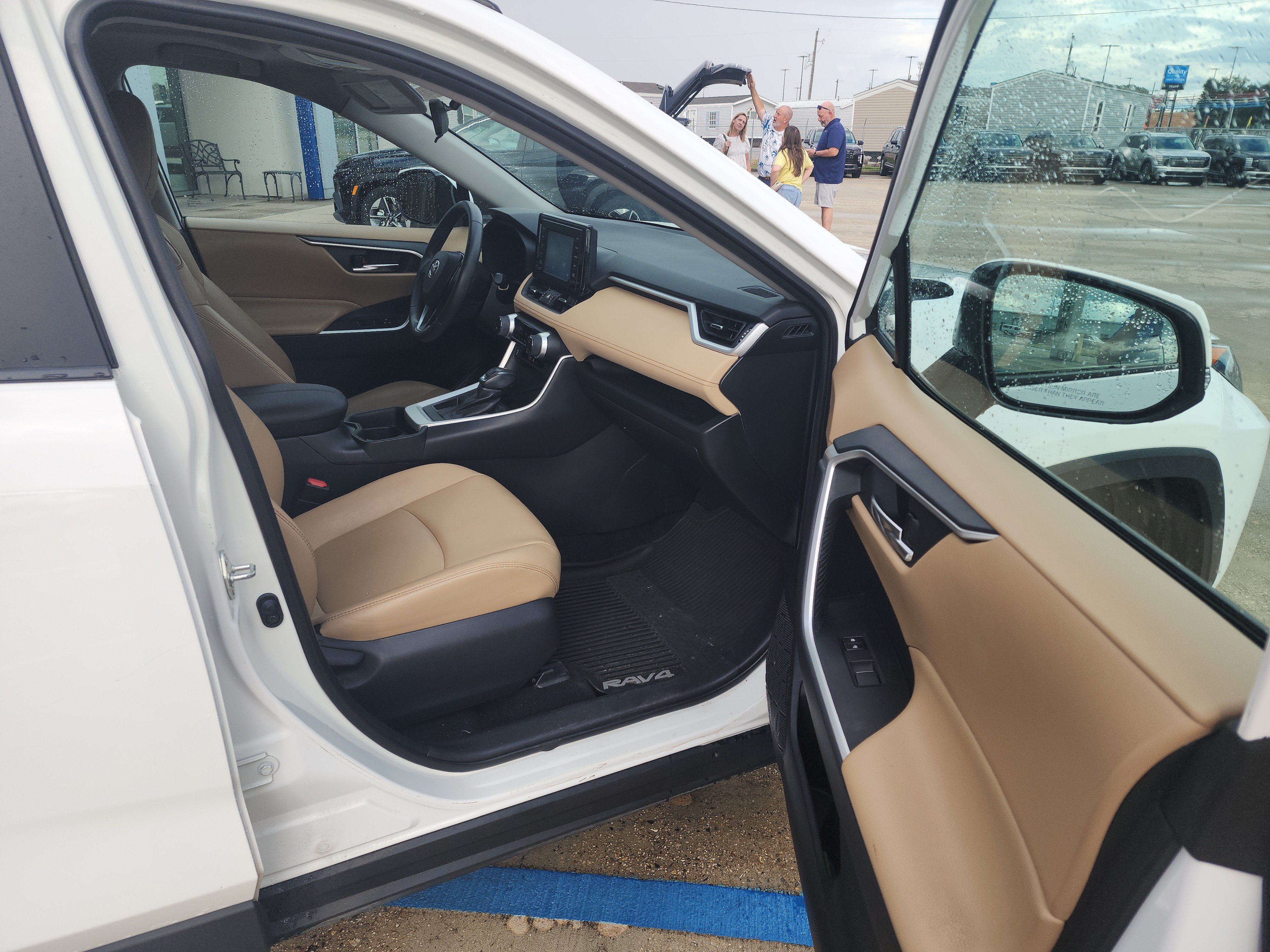 Used 2019 Toyota RAV4 XLE Premium FWD image 16