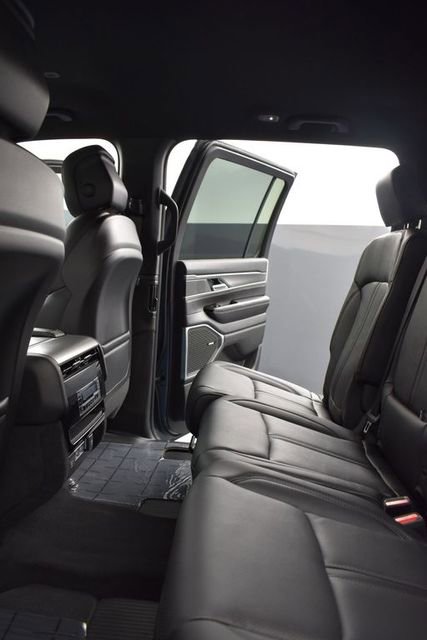 New 2026 Jeep Grand Wagoneer Limited w/ 8-Passenger Seating Package AWD/4WD image 8