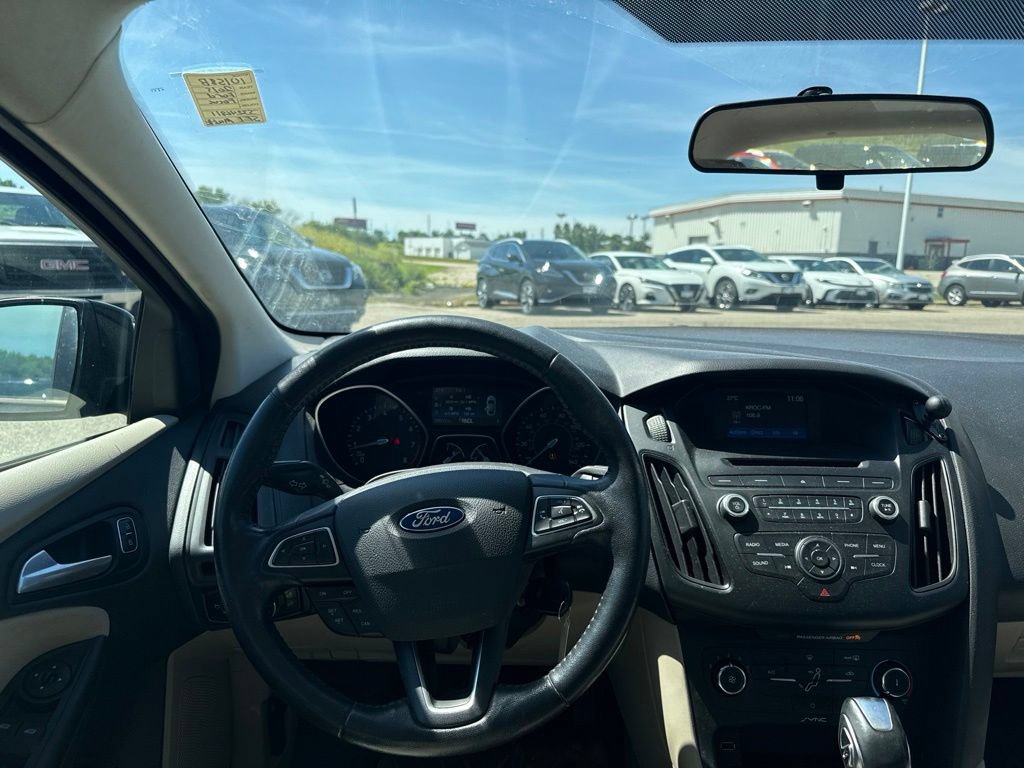 Used 2015 Ford Focus SE FWD image 12