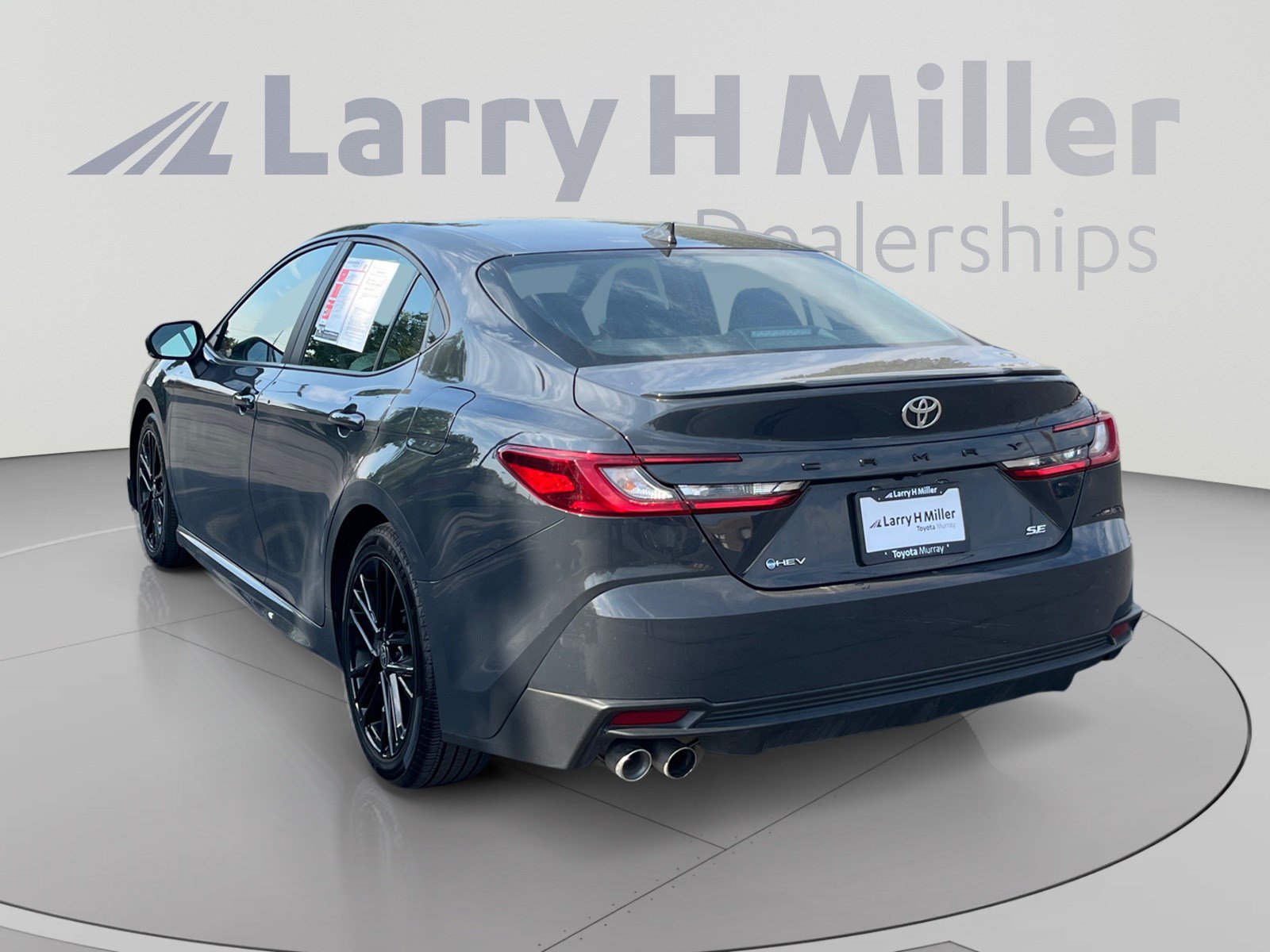 Used 2025 Toyota Camry SE FWD image 3