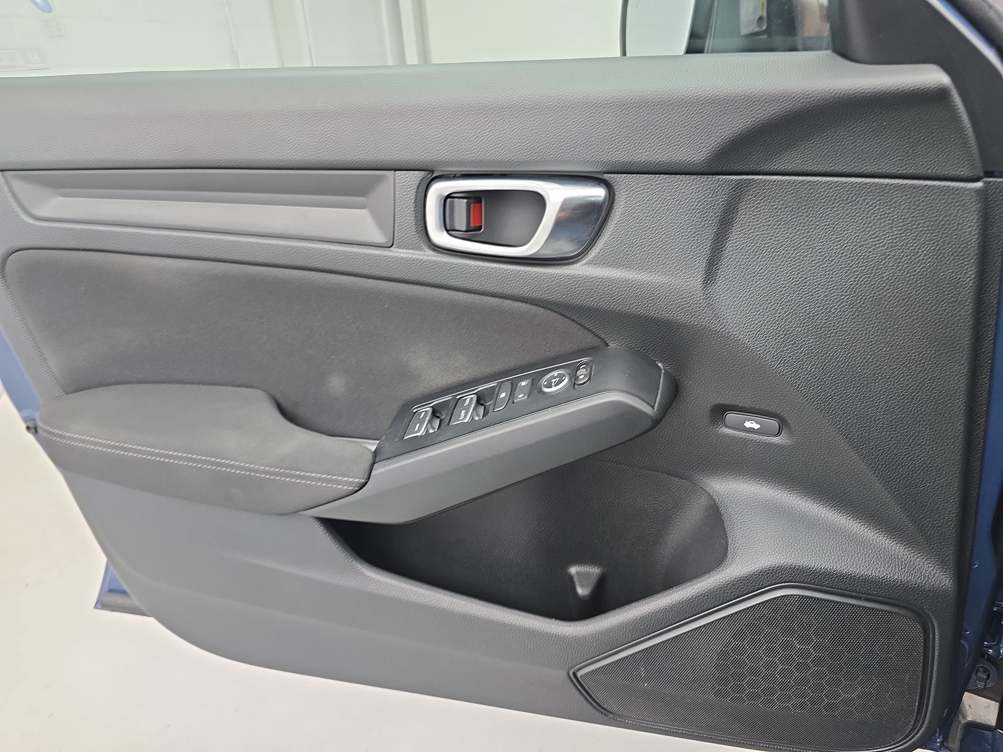 Used 2025 Honda Civic Sport image 26