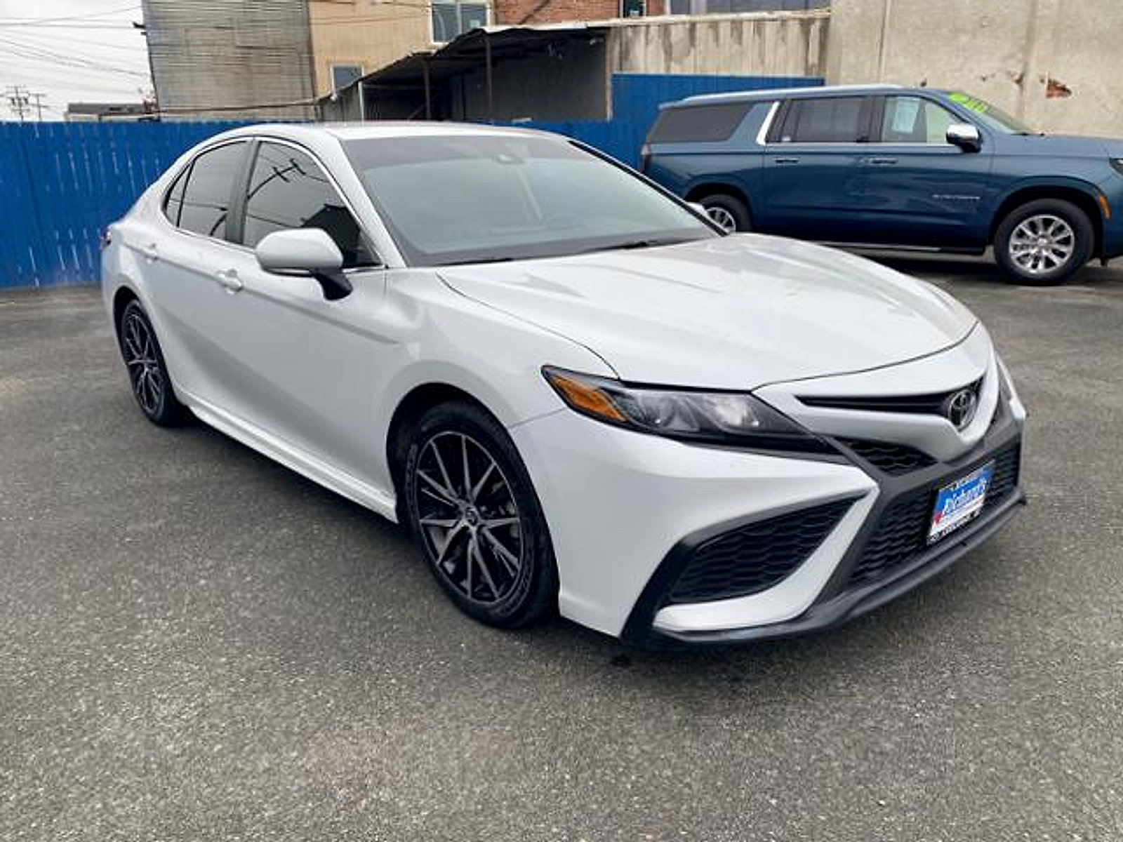 Used 2023 Toyota Camry SE FWD image 6