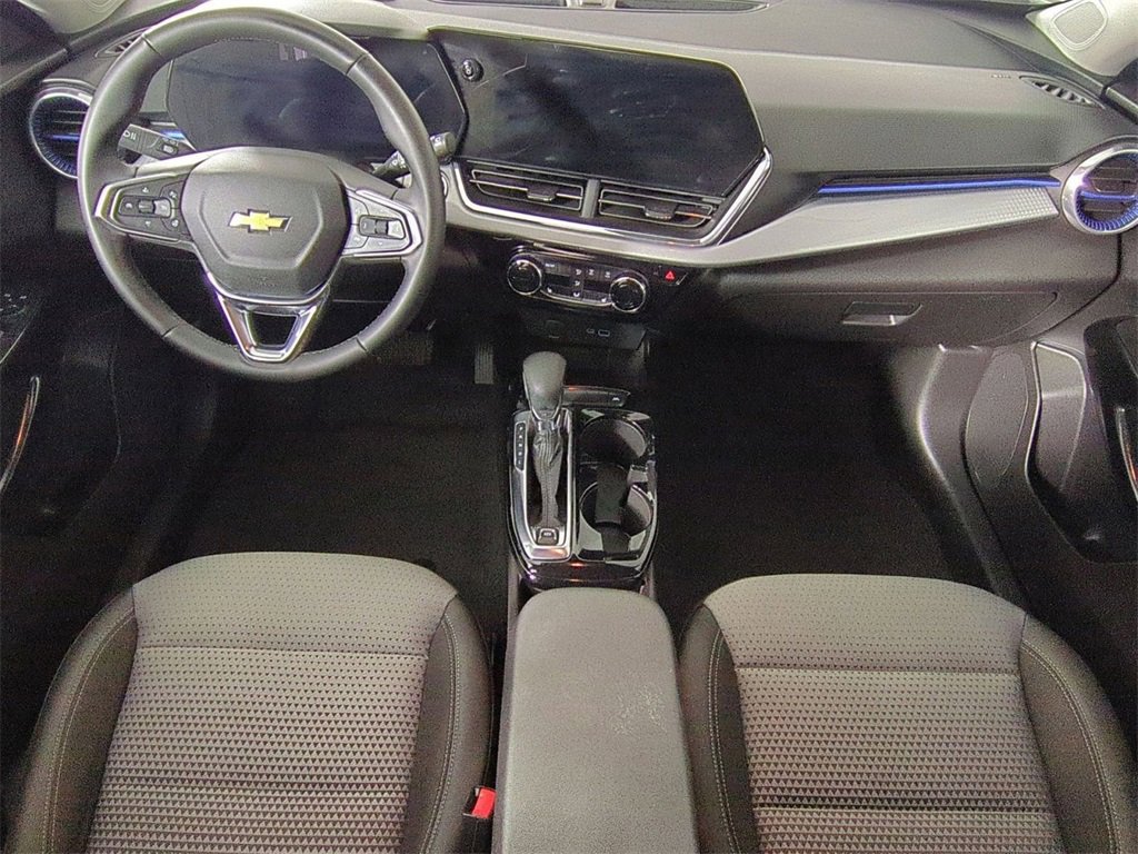 Certified 2025 Chevrolet Trax LT w/ Driver Confidence Package image 18