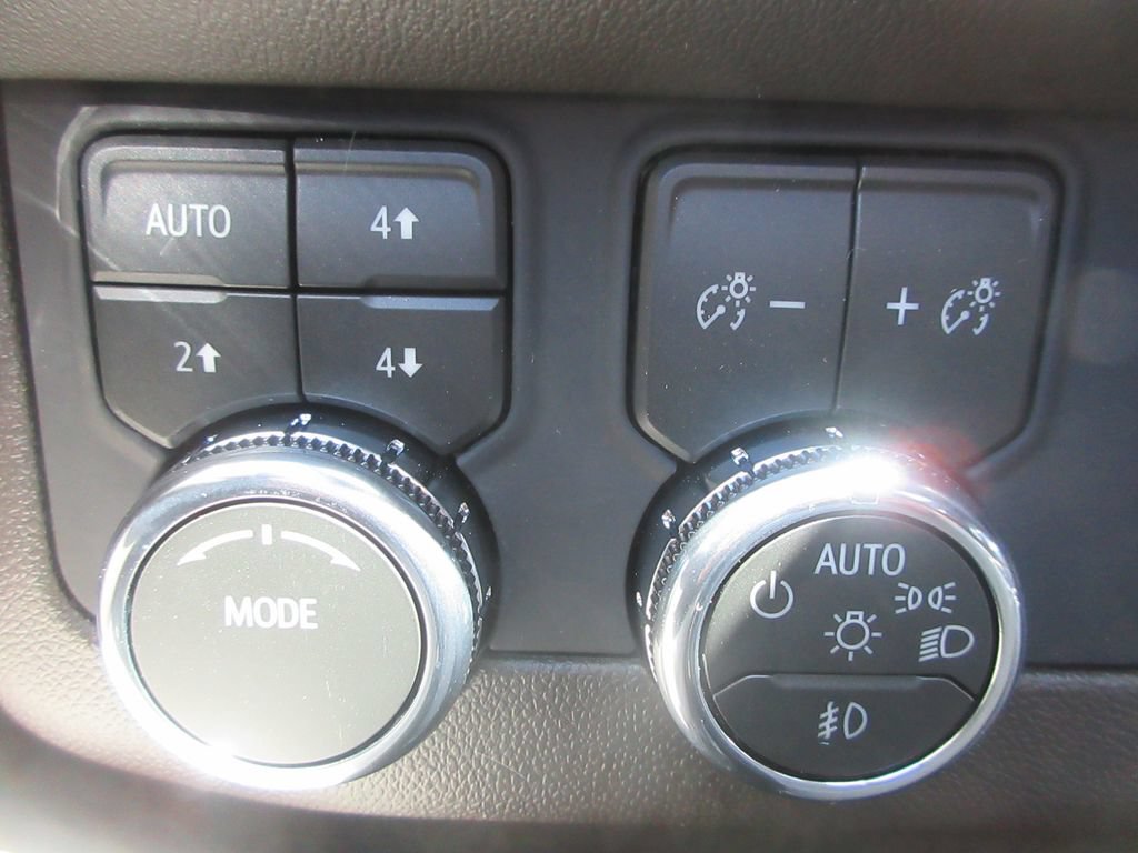 New 2026 GMC Yukon XL Elevation w/ Elevation Premium Package AWD/4WD image 17