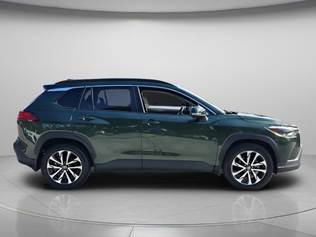 Used 2023 Toyota Corolla Cross XLE w/ Convenience Package FWD image 7