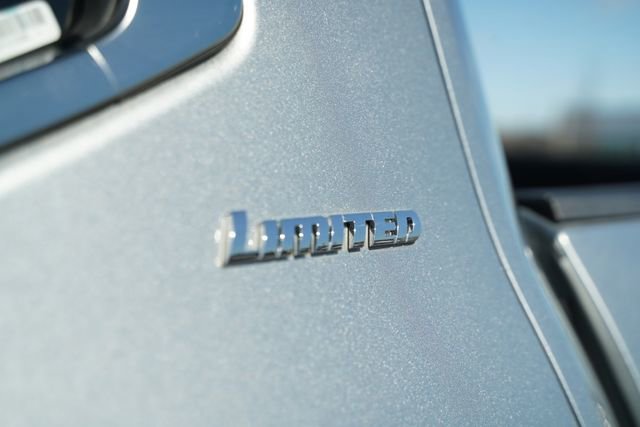 Used 2025 Toyota Tundra Limited AWD/4WD image 38
