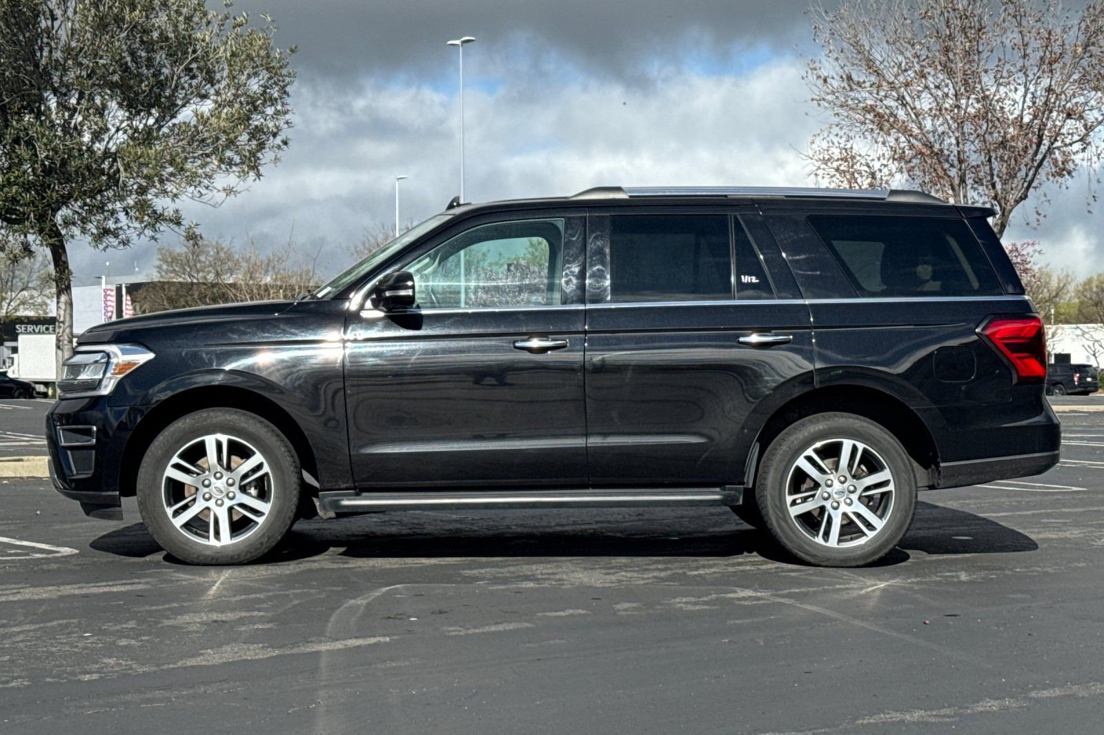 Used 2024 Ford Expedition Limited image 7