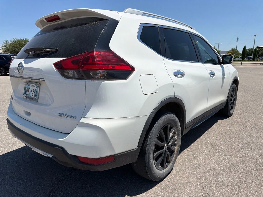 Used 2017 Nissan Rogue SV AWD/4WD image 5