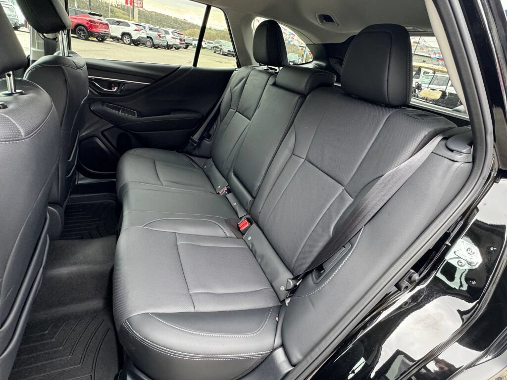 Used 2025 Subaru Outback Limited AWD/4WD image 17
