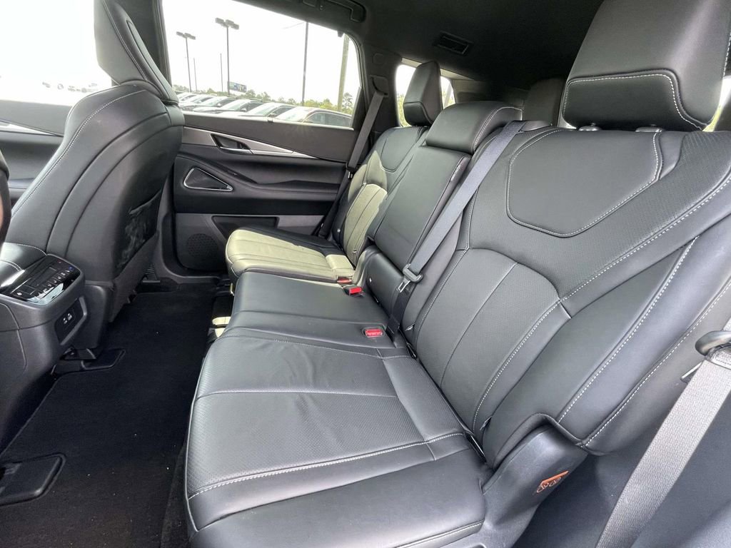 Used 2025 INFINITI QX60 Luxe w/ Black Edition image 12