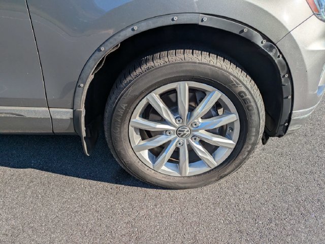 Used 2016 Volkswagen Touareg Sport AWD/4WD image 11