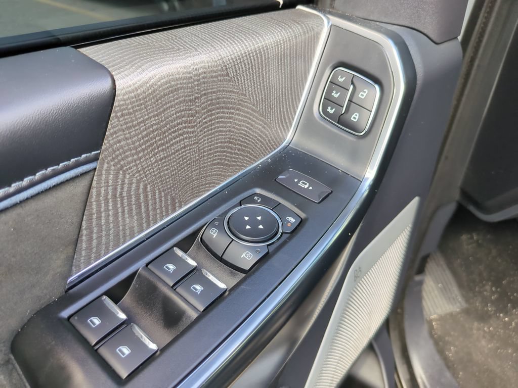 Used 2025 Ford F250 Platinum w/ FX4 Off-Road Package AWD/4WD image 19