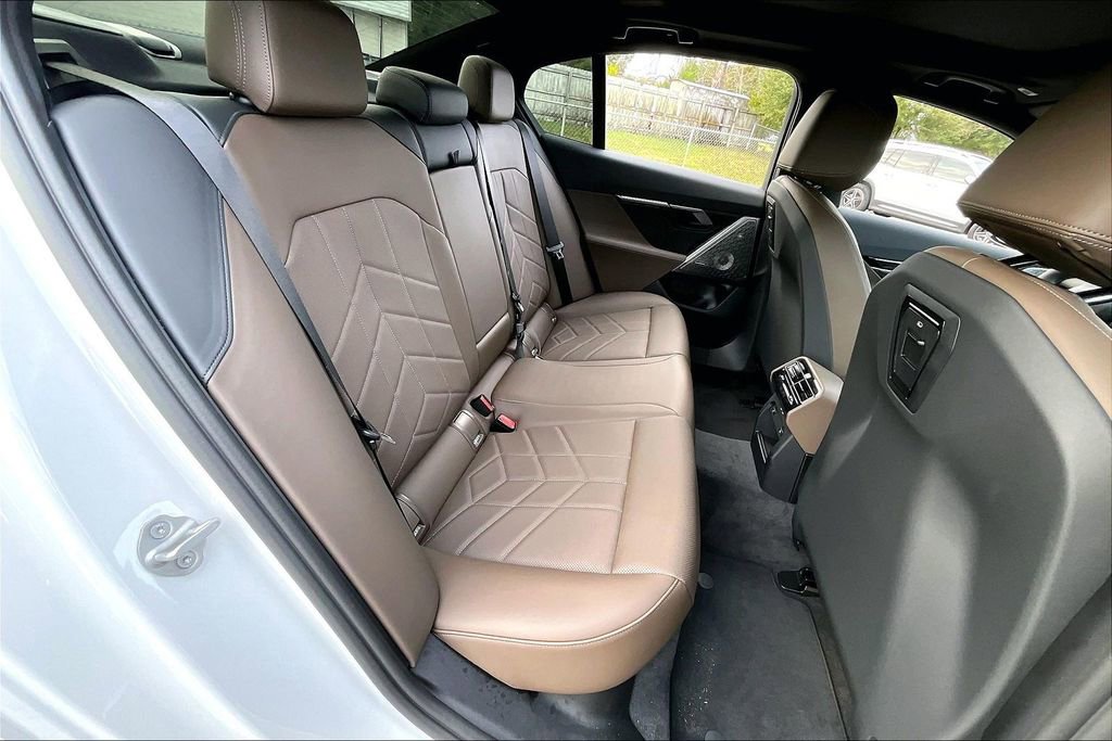 New 2026 BMW 550e xDrive image 24