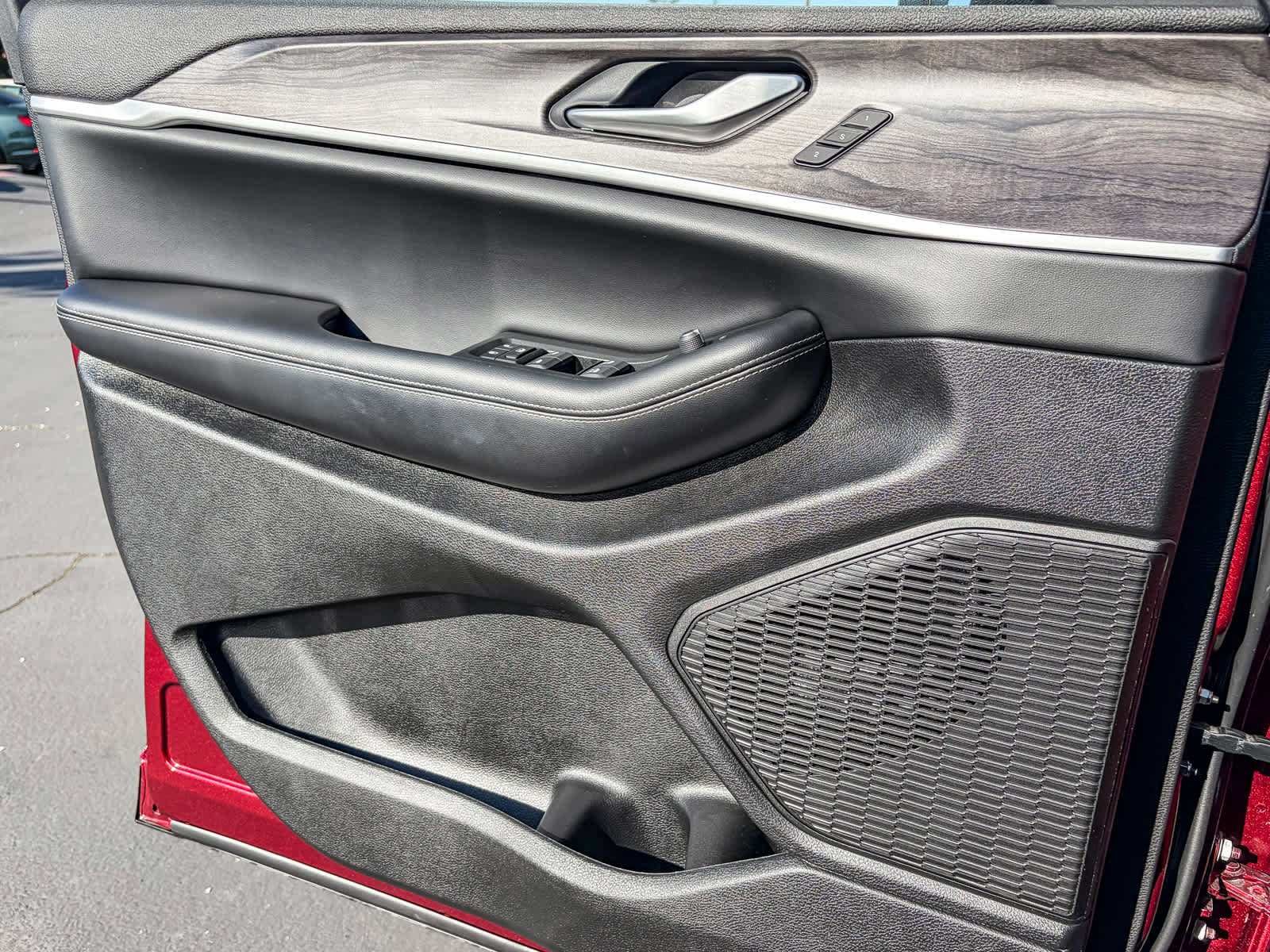 Used 2024 Jeep Grand Cherokee Limited w/ Luxury Tech Group II image 19