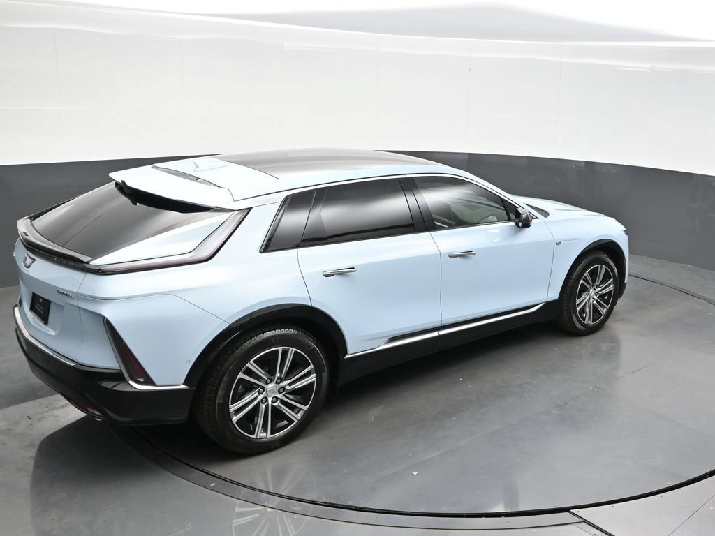 Certified 2024 Cadillac Lyriq Luxury AWD/4WD image 32